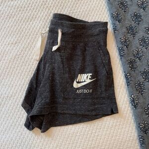 Casual heather grey Nike soft shorts with pockets small